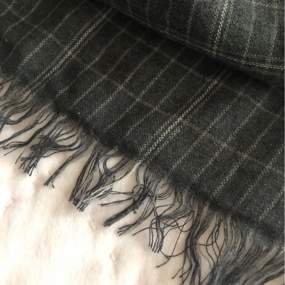 NWT Gap lightweight cotton/wool scarf - Picture 5 of 5